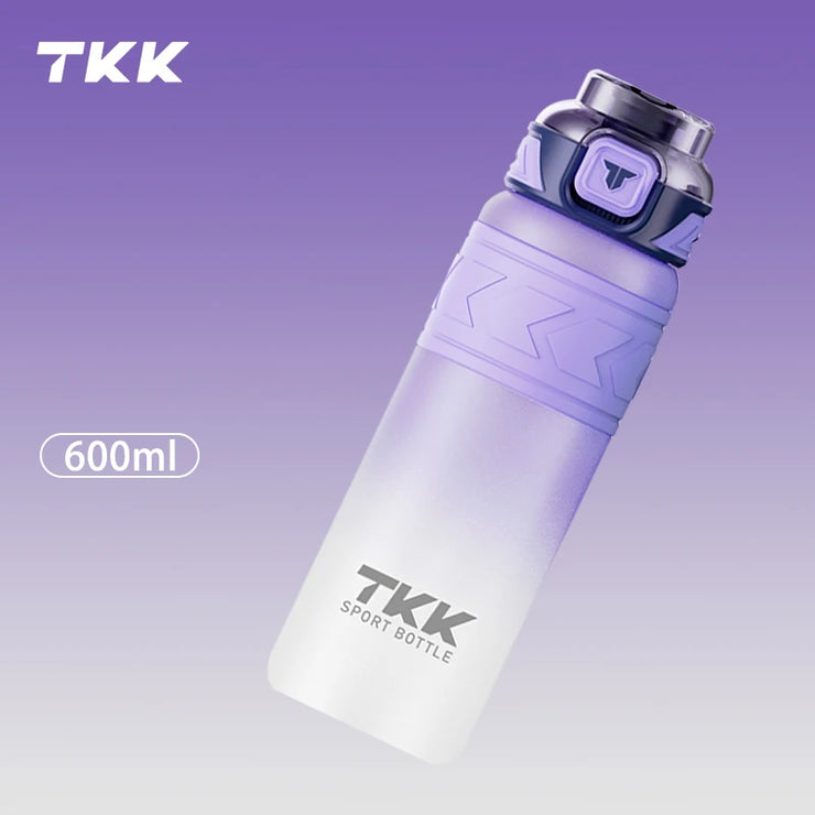 Durable & Stylish Tritan Sports Water Bottle – BPA-Free, Leak-Proof, and Portable!
Available in 600ml, 850ml, and 1000ml sizes, this high-quality Tritan plastic water bottle is designed for fitness enthusiasts and outdoor a